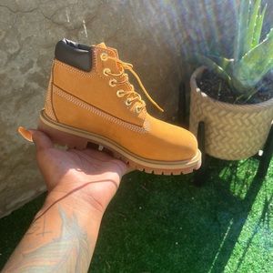 Classic Timberland kids waterproof 6 in’ boots wheat nubuck ; never worn size 2